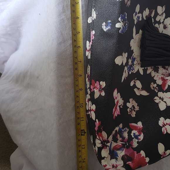 Liz Claiborne Black Floral Shoulder Bag - Picture 6 of 7